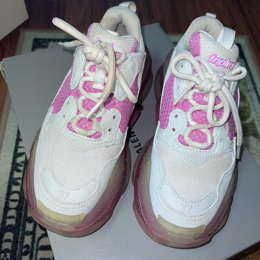 Balenciaga Triple S
White & Pink